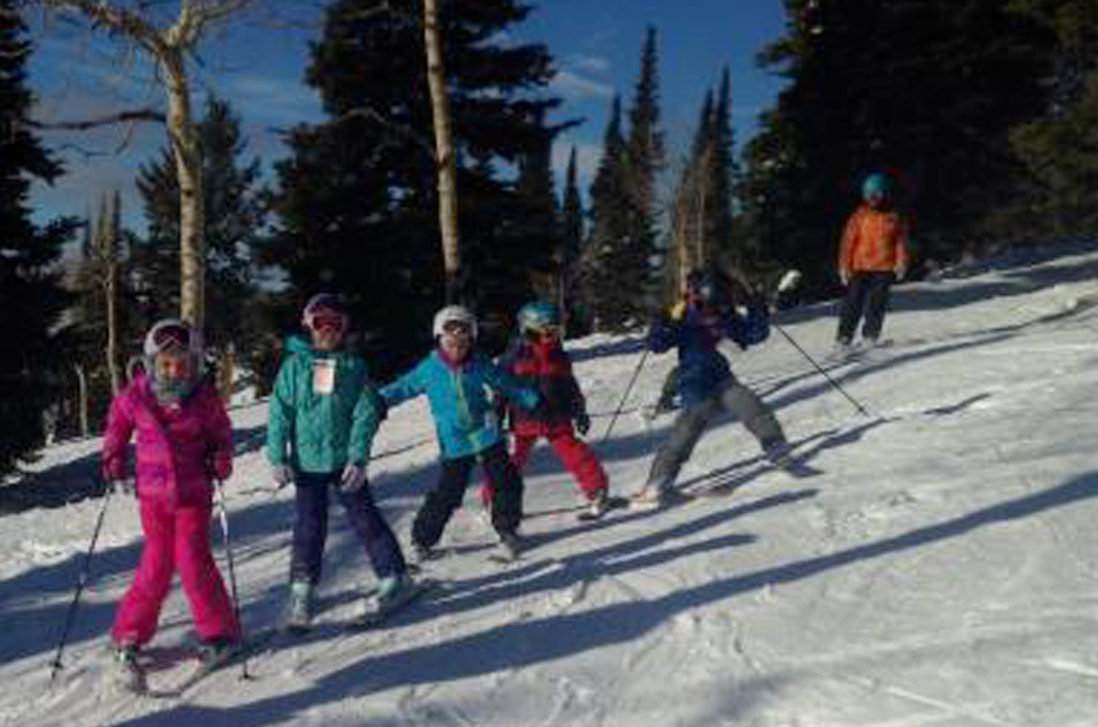 kids enjoying ski school